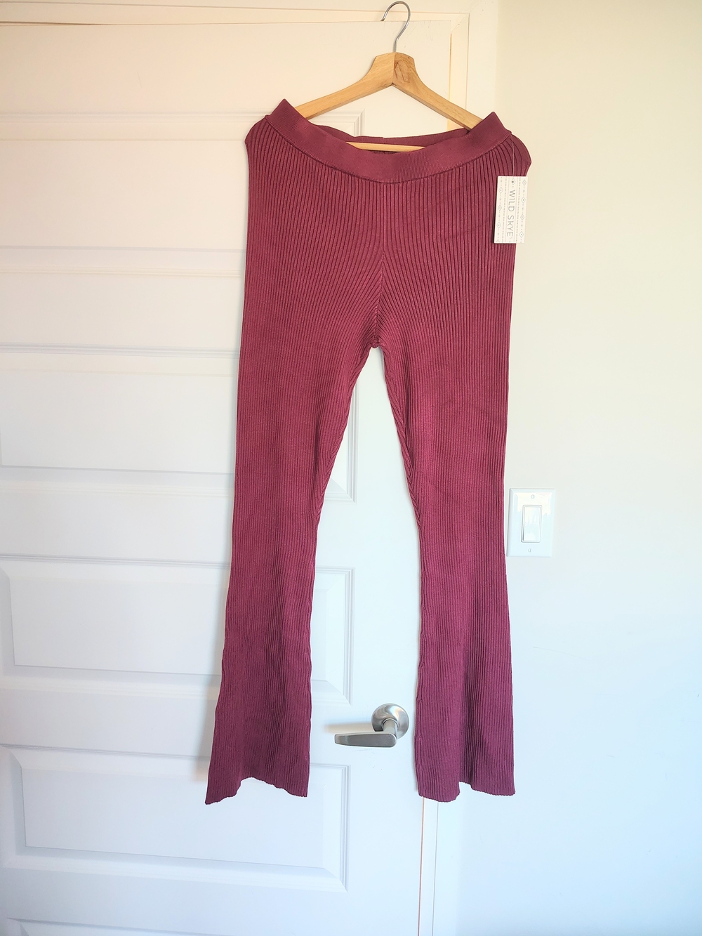 Women's Ribbed Maroon Flare Leggings